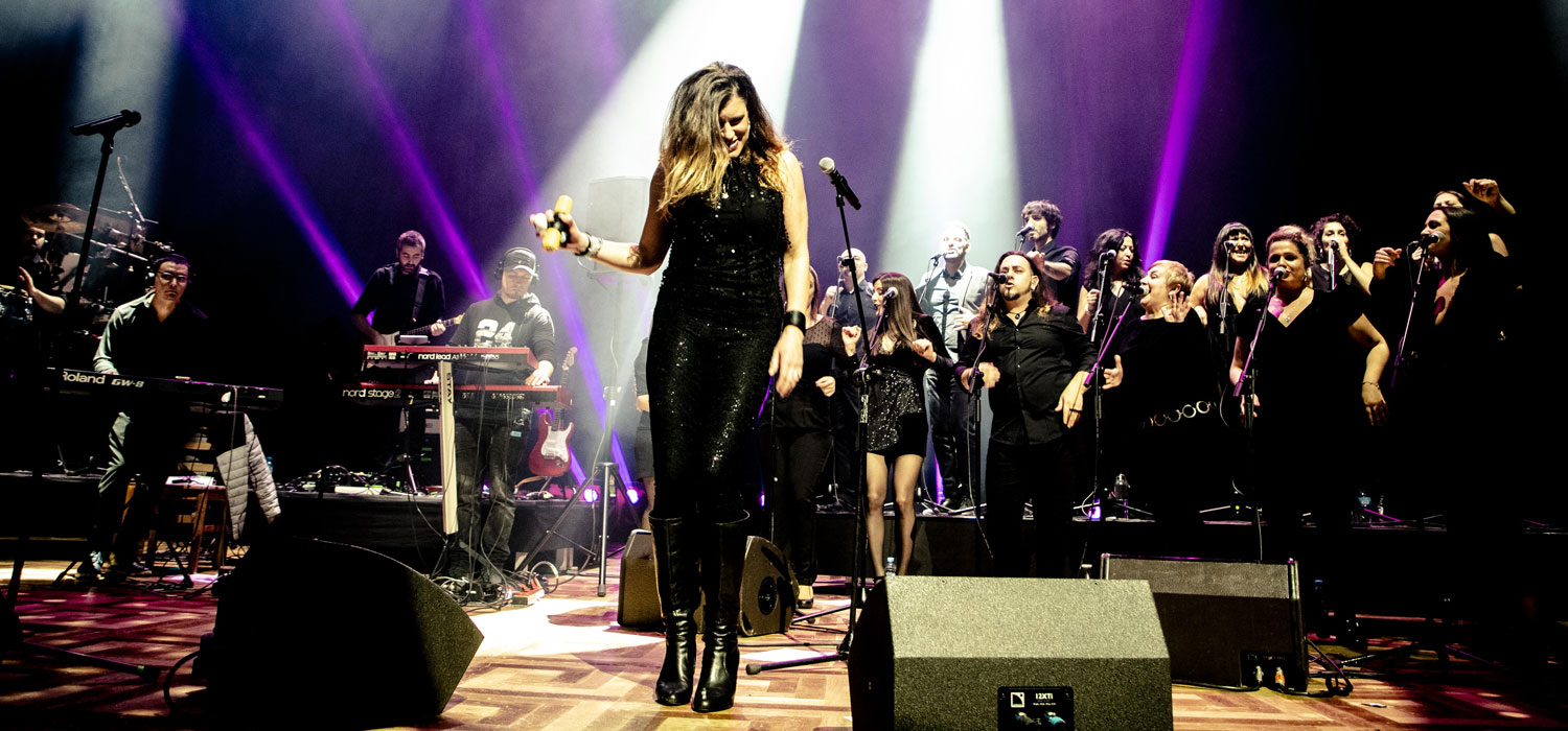 Rebeca Rods & Black Light Gospel Choir in Concert