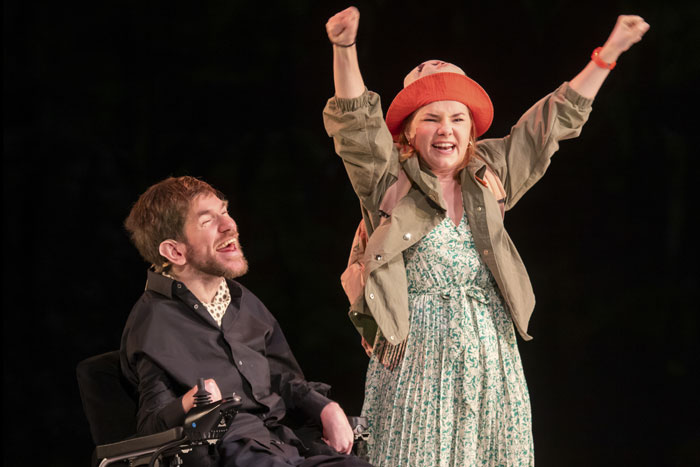 Sabes que las flores de plástico nunca han vivido, ¿verdad?